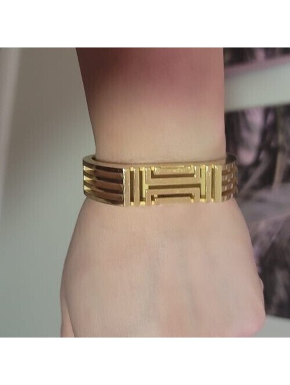 TORY BURCH FITBIT GOLDTONE HINGED BRACELET*DEFECT READ*